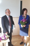 Žurnalistą ir pedagogą Joną Dautarą sveikina prof. Irena Leliūgienė Žurnalistą ir pedagogą Joną Dautarą sveikina prof. Irena Leliūgienė